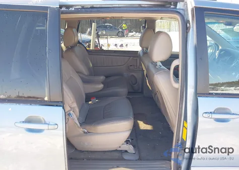 2010 Toyota Sienna Xle z USA, uszkodzony, nr VIN 5TDYK4CC6AS337832